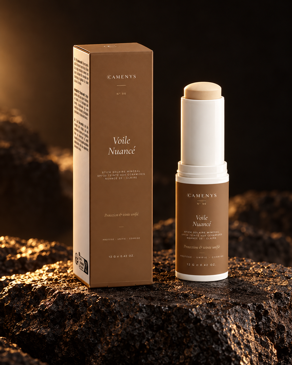 Voile Nuancé Claire — stick solaire teinté SPF30 et sa boîte — CAMENYS
