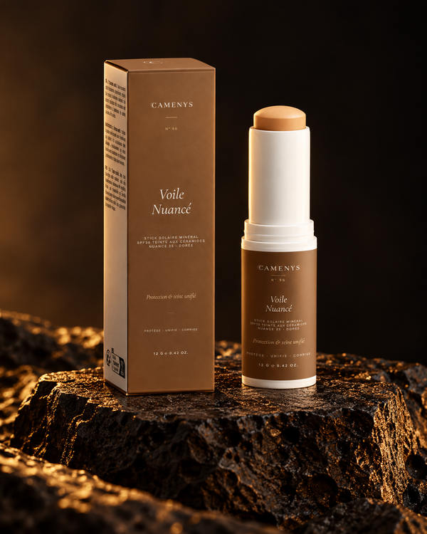 Voile Nuancé Dorée — stick solaire teinté SPF30 et sa boîte — CAMENYS