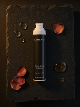 Éclat Doux — Crème de Jour Hydratante Acide Hyaluronique — ingrédients flat lay — CAMENYS