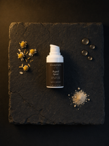 Regard Apaisé - Crème apaisante pour les yeux — ingrédients flat lay — CAMENYS