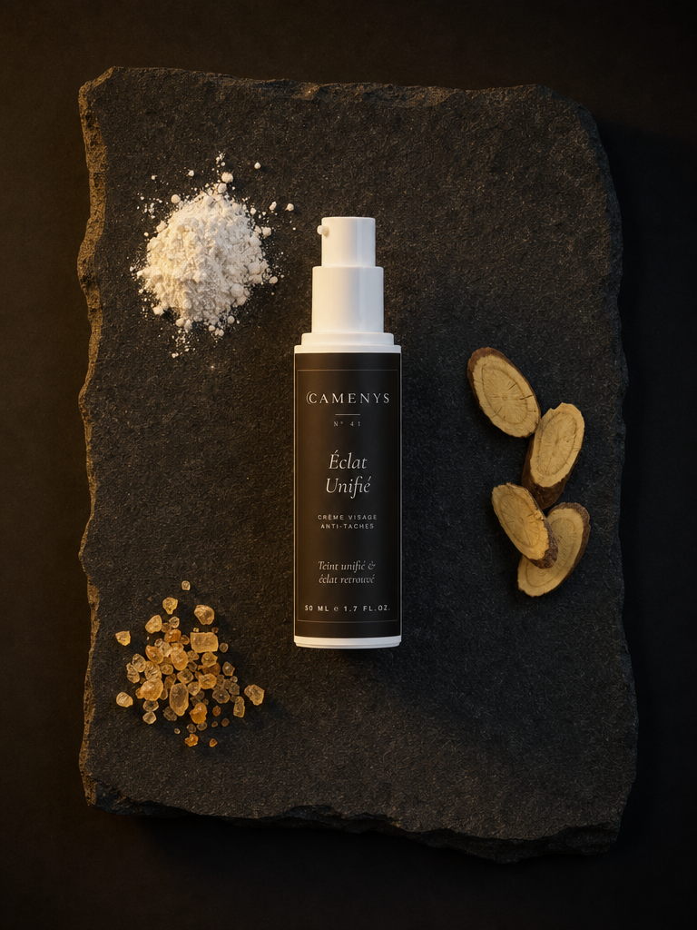 Éclat Unifié — Crème Visage Anti-Taches Brunes Acide Kojique — application